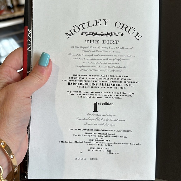 Motley Crue Confessions Book - Picture 3 of 6